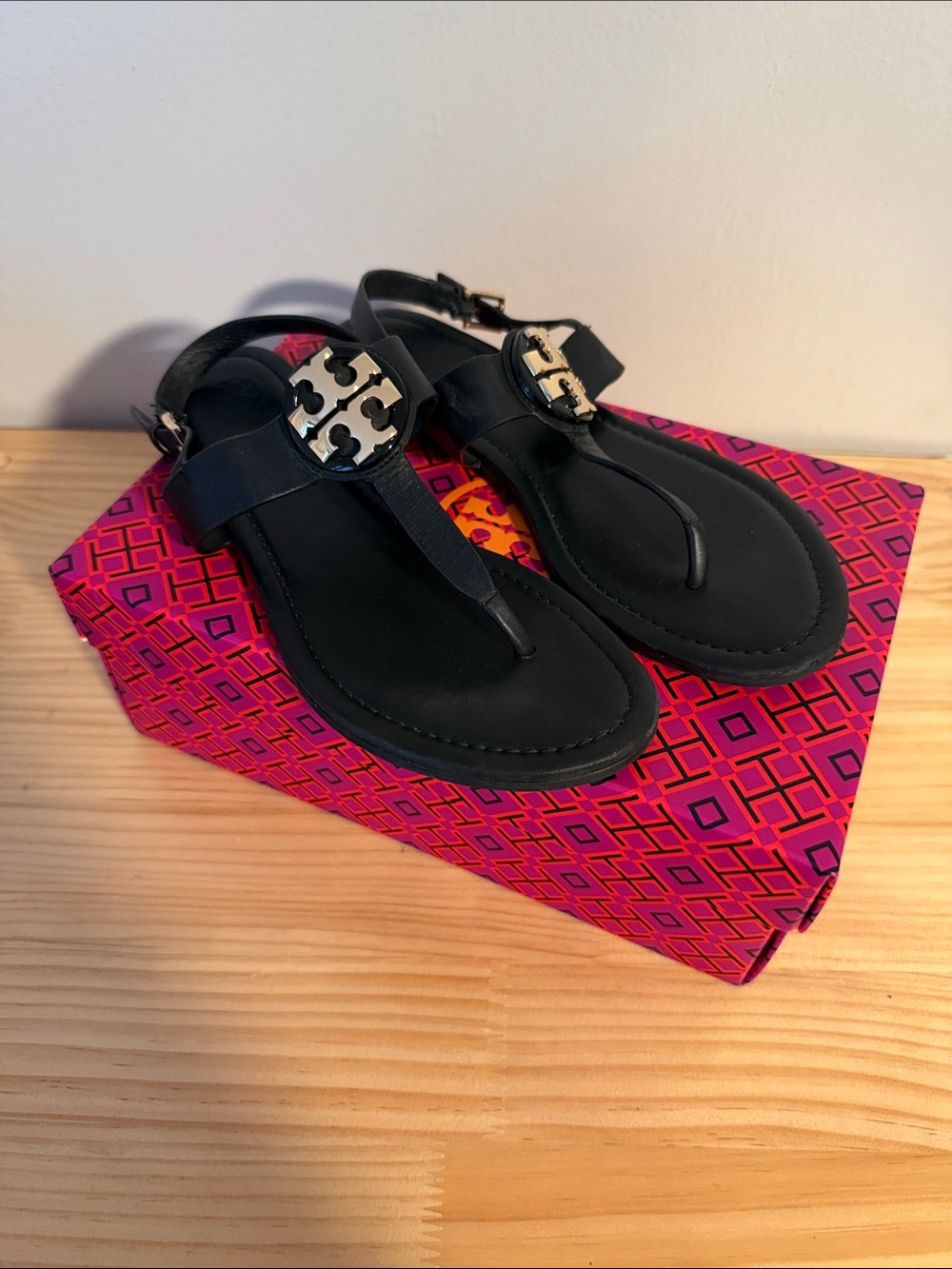 Barely worn! Tory Burch Black Leather Logo Thong Sandals with Gold Medallion